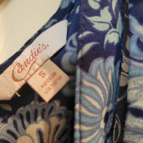 Candie's sleeveless blouse ( closet cleanout) - Picture 4 of 7